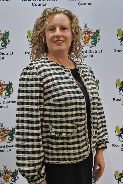 Cllr Mrs L J Newport