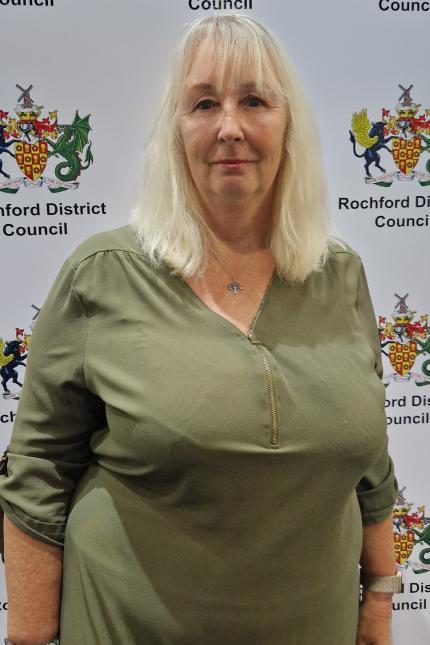 Cllr Ms T D Knight